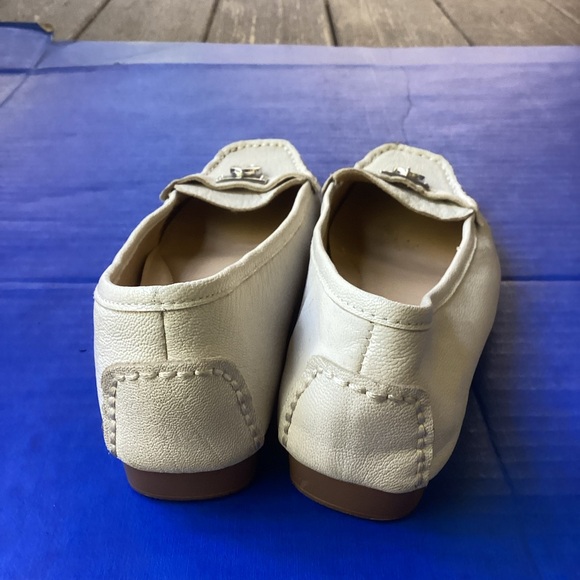 Michael Michael Kors cream Loafers with silver Accents, size 8 - Picture 6 of 9